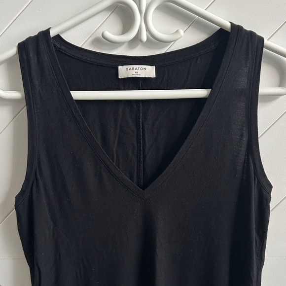 Women’s Black Aritzia Babaton Sleeveless V-Neck tank Top size xs - Picture 2 of 4